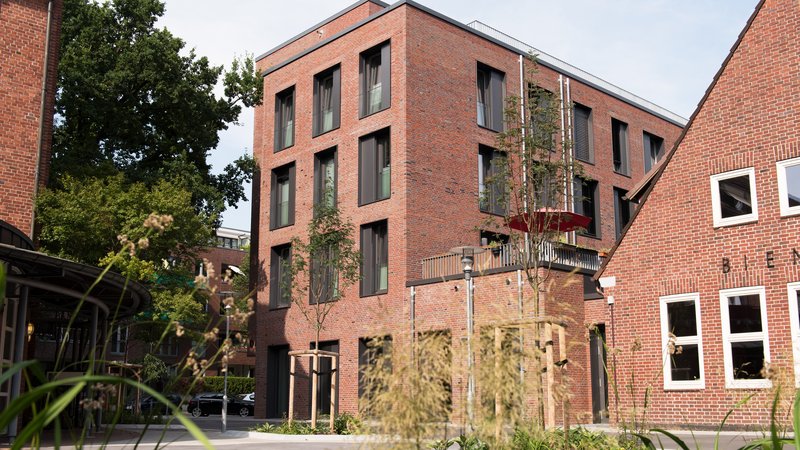 Blick vom Gelände der Stiftung auf die Alte Bäckerei