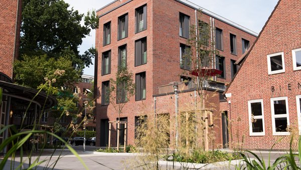 Blick vom Gelände der Stiftung auf die Alte Bäckerei