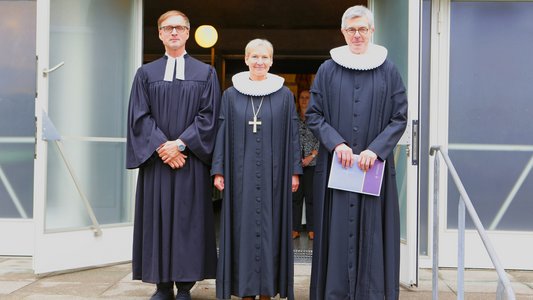 Der neue Vorsteher Pastor Dr. Andreas Theurich ist von Bischöfin Kirsten Fehrs in sein Amt eingeführt worden. Pastor Dr. Friedemann Green ist als Vorsteher entpflichtet worden.