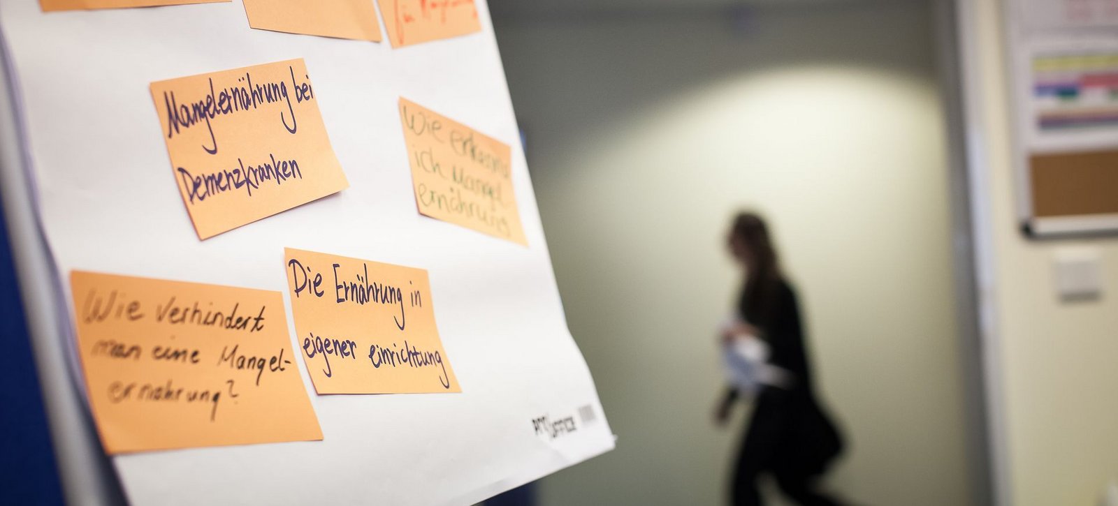 Zettel an einem Flipchart