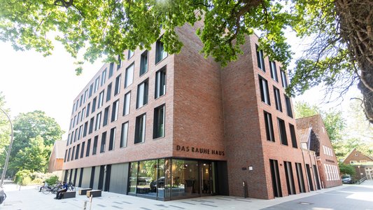 Außenansicht des neuen Wohnhauses Alte Bäckerei auf dem Stiftungsgelände