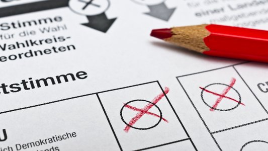 Wahlzettel mit zwei Kreuzen